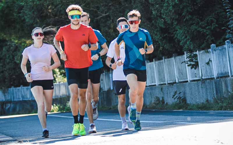 Verletzungsfreies Lauftraining mit Tipps zu Regeneration, Mobilitat und sinnvoller Trainingssteuerung fur Ausdauerlaufer.