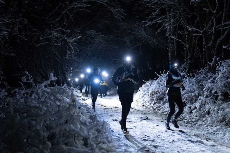Stirnlampe fürs Trailrunning und Running, sorgt 2026 für sichere Sicht bei Nachtläufen.