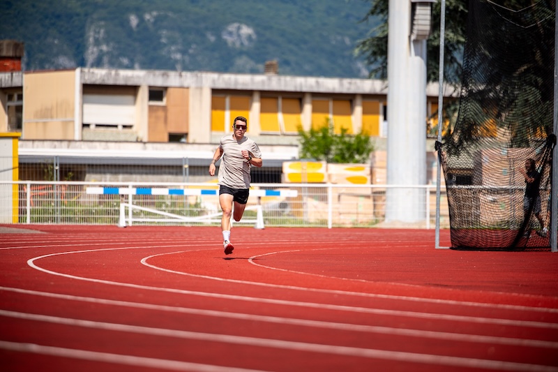 Laeufer trainiert fuer 10 km unter 40 Minuten mit Trainingsplan, Tempoeinheiten und Sub-40 Tipps.