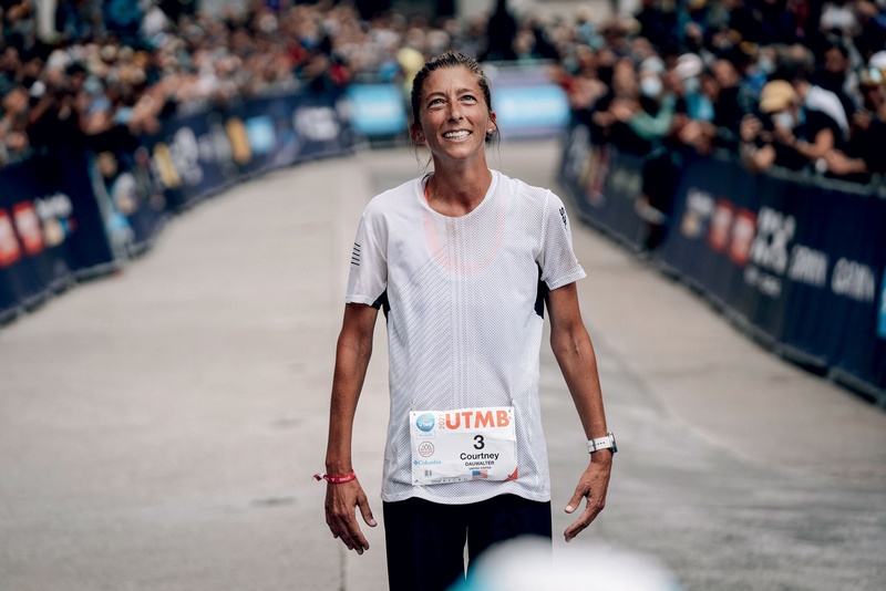 Courtney Dauwalter als Ultra-Trail-Läuferin, dominiert Western States und Hardrock, zeigt Geheimnis ihrer Ultra-Form.