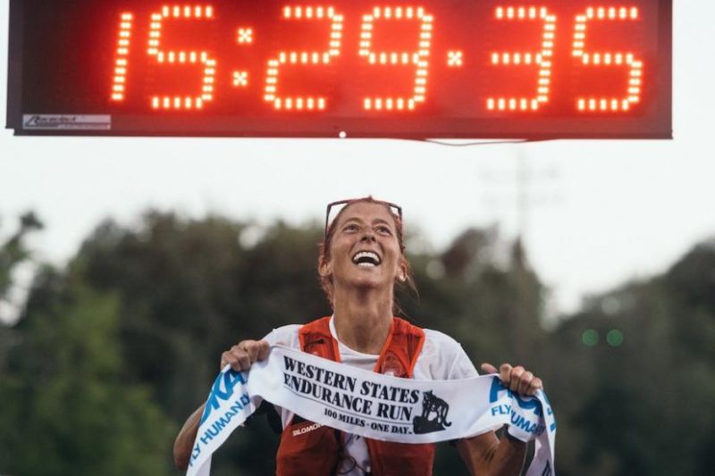 Courtney Dauwalter gewinnt Ultratrail Rennen bei Western States und Hardrock mit beeindruckender Ausdauerform.