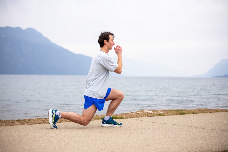 Triathlet beim Kraft- und Konditionstraining für mehr Power und weniger Verletzungen im Triathlon.