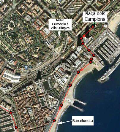 Laeufer auf der 9-km-Route am Montjuic in Barcelona, Start Plaa dels Campions.