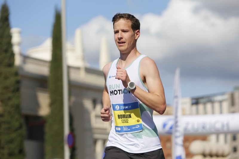 Romain Adam läuft Marathon in Barcelona in 2:35 und zeigt Trainingseffekt mit RunMotion Coach.