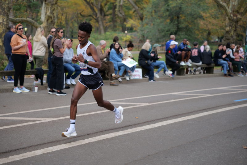 Die schönsten Fotos vom New York City Marathon 2023, Läufer in Bewegung mit RunMotion Coach.