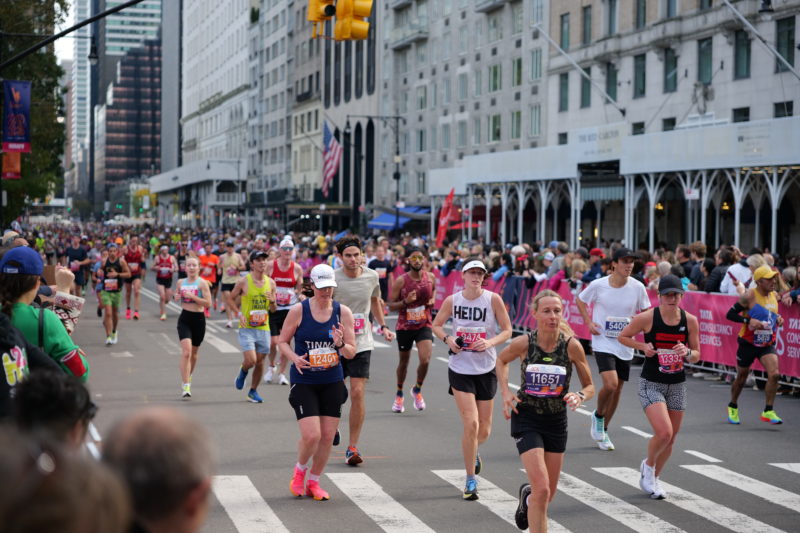 Die schönsten Fotos vom New York City Marathon 2023, aufgenommen von RunMotion Coach Läufern.