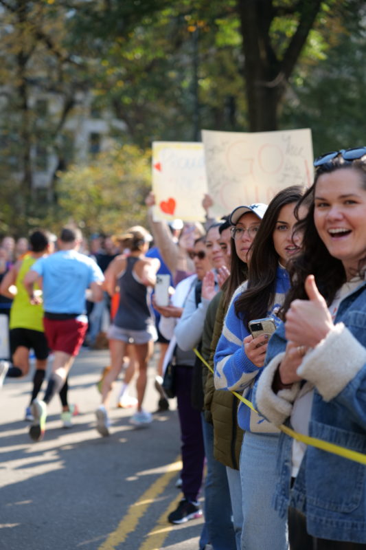 Die schönsten Fotos vom New York City Marathon 2023, aufgenommen von RunMotion Coach beim Laufen.