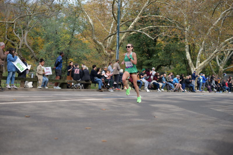 Die schönsten Fotos vom New York City Marathon 2023, aufgenommen von RunMotion Coach beim Lauf.