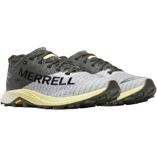 Trailrunning-Schuhe für kurze Distanzen 2026 auf einem abwechslungsreichen Waldweg im Gelände.
