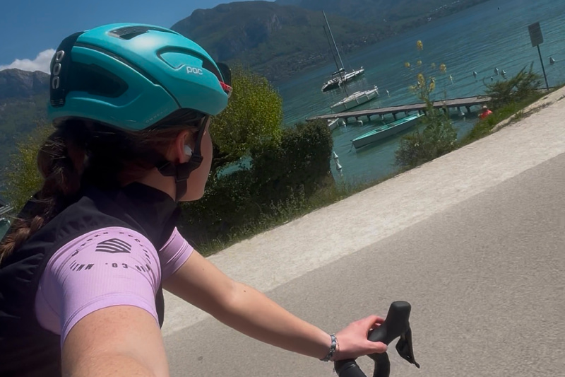 Sascha erklärt die Vorbereitung auf den ersten Triathlon mit Trainingstipps für Schwimmen, Radfahren und Laufen.