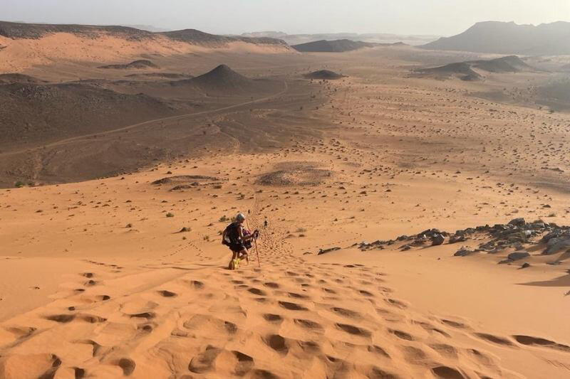 Vincent erreicht beim Marathon des Sables einen starken fünften Gesamtrang im Wüstenlauf.
