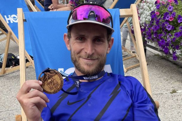 Julien beim erfolgreichen MCC Trail Finish mit RunMotion Coach, Trailrunning-Erfolg im Juli.