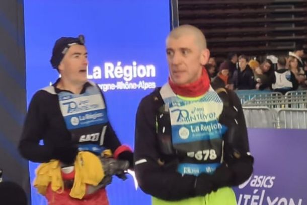Denis erreicht bei der SaintéLyon über 82 Kilometer trotz Hüftprothesen erfolgreich das Ziel.