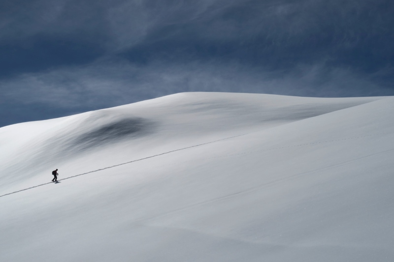 Tourenski und Skischuhe für Skitouren als winterliches Krafttraining für Trailrunner