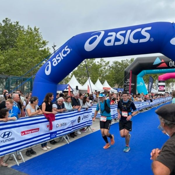 Läufer beim Ultra-Marin 56 km als gelungener Einstieg ins Trailrunning an der Küste
