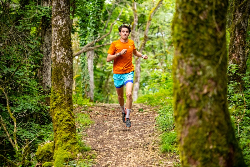 Läufer bereitet sich mit Training, Tempo und Strategie gezielt auf eine Backyard Ultra vor