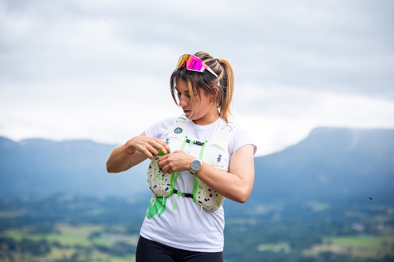 Auswahl der besten Trailrunning-Rucksäcke 2026 für lange Läufe, Bergtouren und anspruchsvolle Trails.