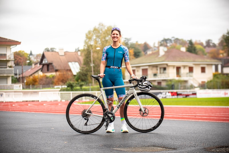 Triathlet sichert mit gezielter Energiezufuhr Kraft und Ausdauer bis zum Zieleinlauf.