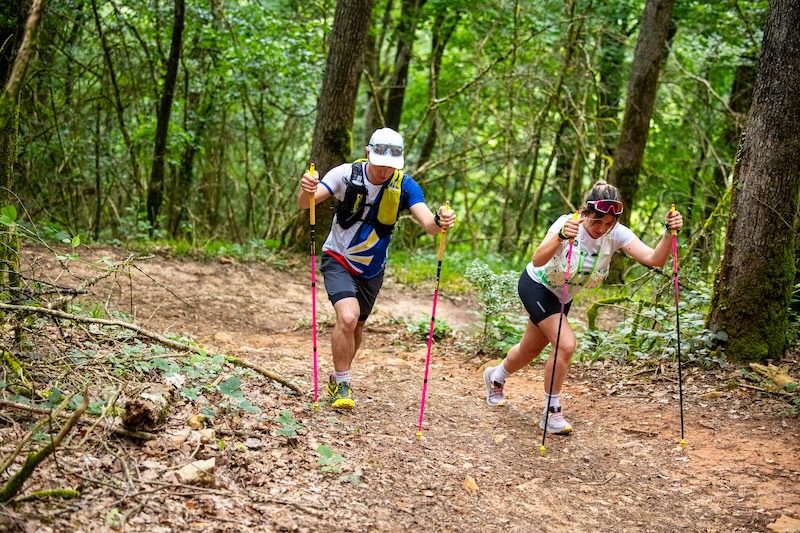 Die besten Trailrunning-Stöcke 2026 im Test für anspruchsvolle Läufe in bergigem Gelände
