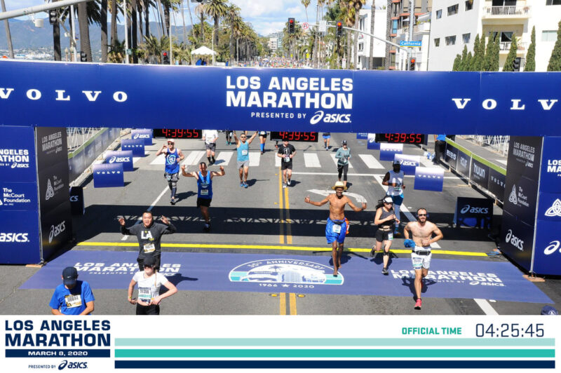 Läufer beim Los Angeles Marathon 2027 mit Informationen zu Strecke, Anmeldung und wertvollen Wettkampftipps