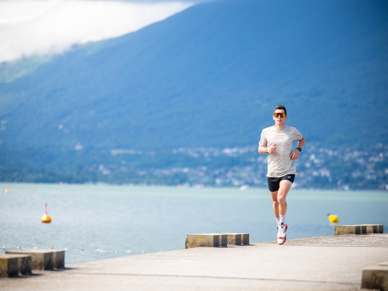 Läufer trainiert mit Marathon Trainingsplan für eine Bestzeit von 3:15 Stunden